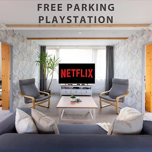 Vousata Dama - Ps3 - Parking Free Apartment